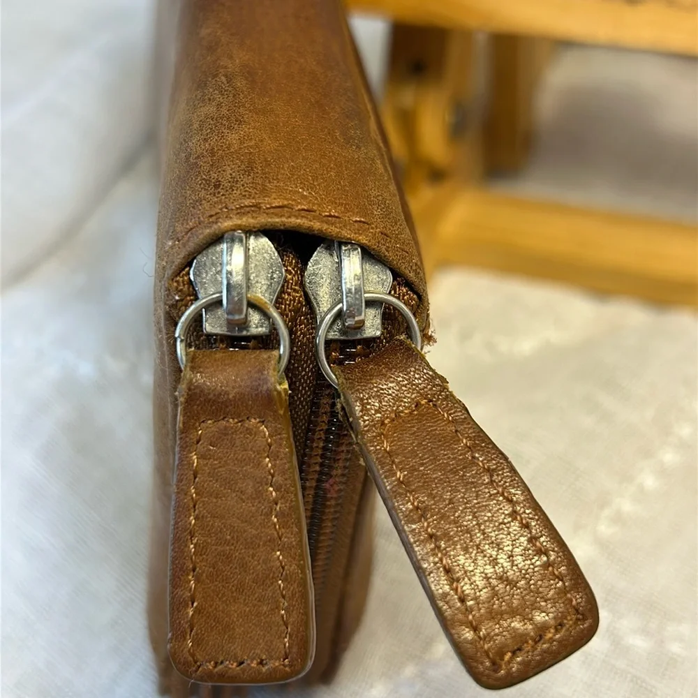 Fossil vintage leather wallet zip around wallet